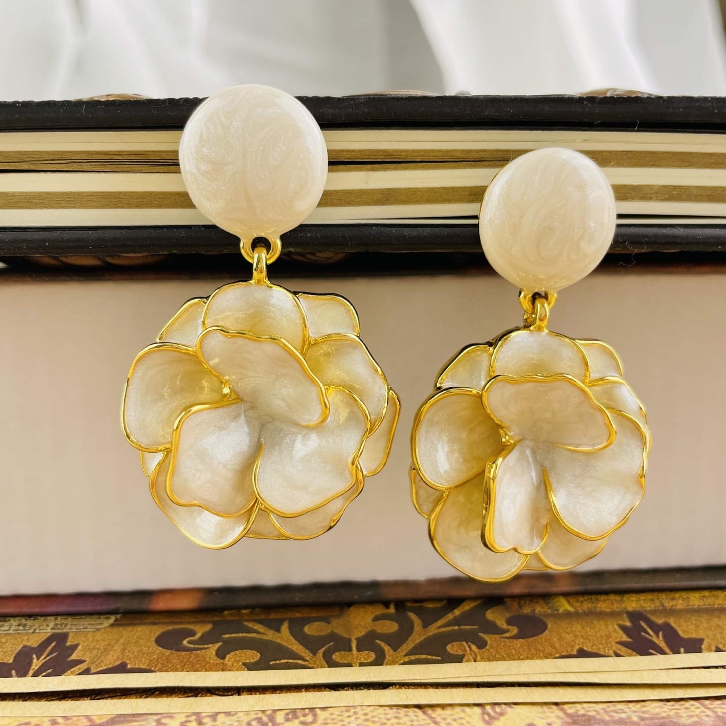 Enamel Colored camellia earrings 24K gold-plated