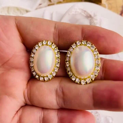 Oval pearl stud earring 24K gold-plated