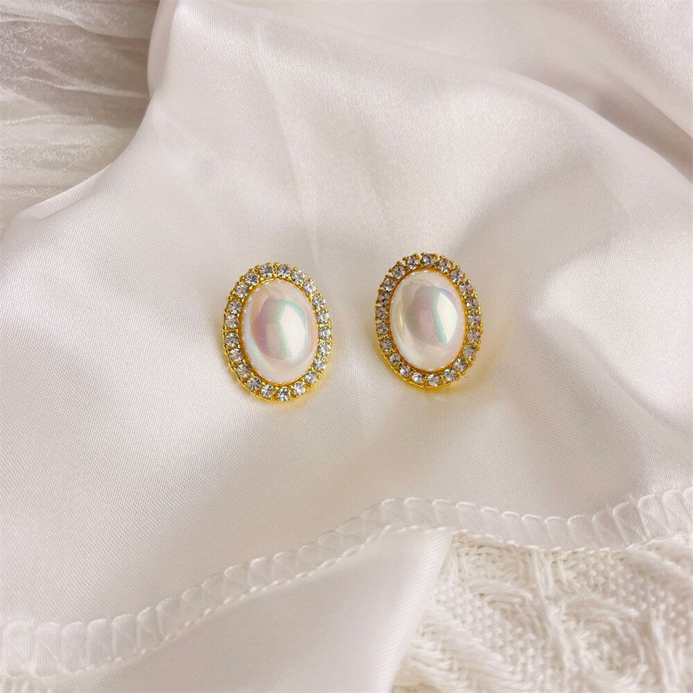 Oval pearl stud earring 24K gold-plated