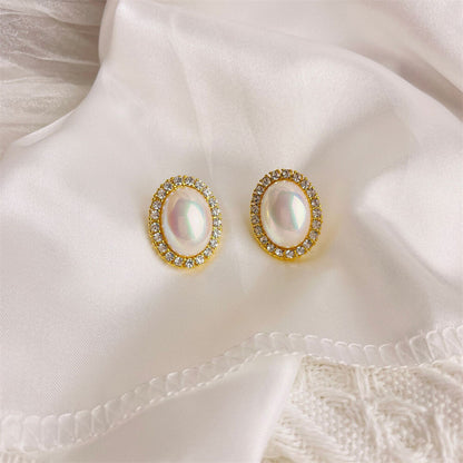 Oval pearl stud earring 24K gold-plated