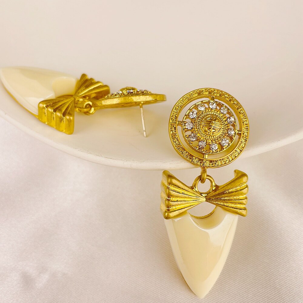 Shield Bow Stud Earring Milky White Teardrop Shape Earring