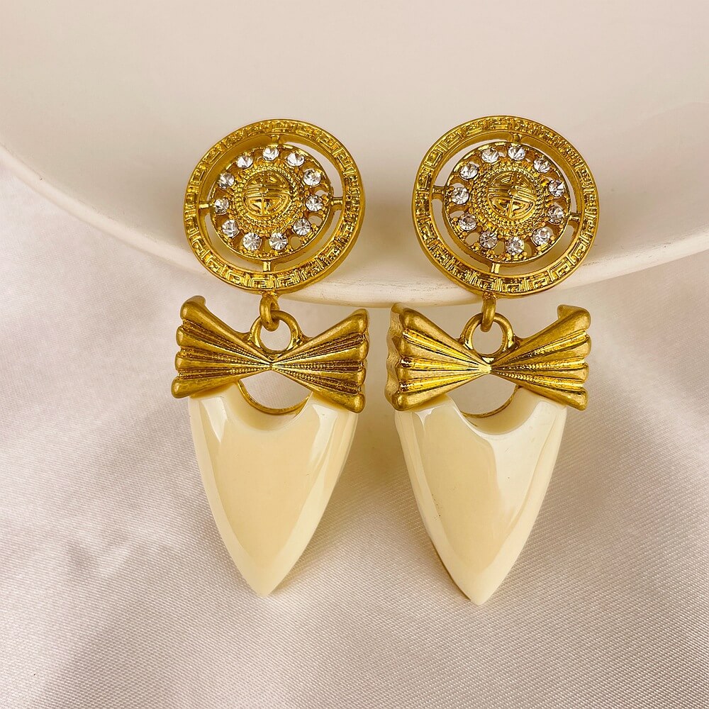 Shield Bow Stud Earring Milky White Teardrop Shape Earring