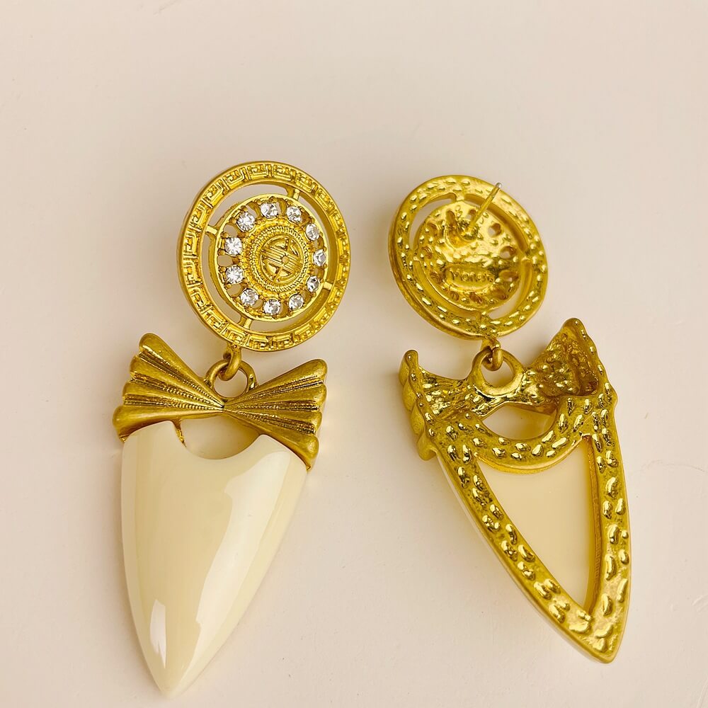 Shield Bow Stud Earring Milky White Teardrop Shape Earring